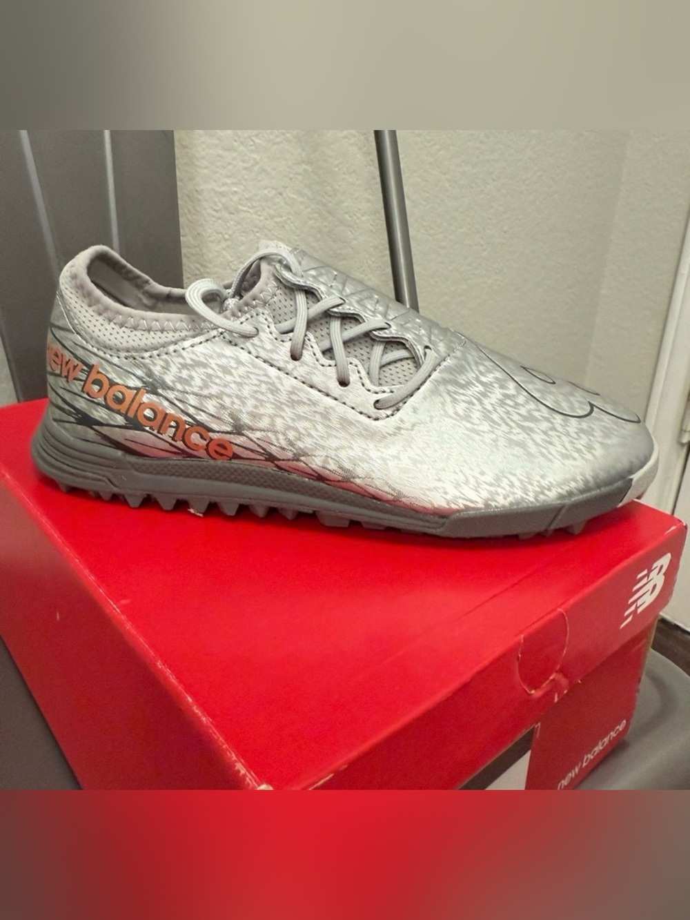 NWT New Balance Furon v7 Dispatch Junior TF Soccer Shoes Youth 4.5 wide - Picture 2 of 5